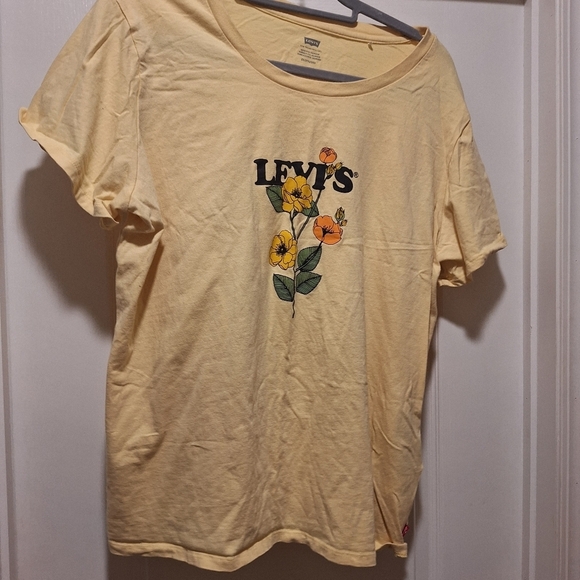 Levi's Yellow Graphic Women's Top 2X‎ T-Shirt - Picture 2 of 3